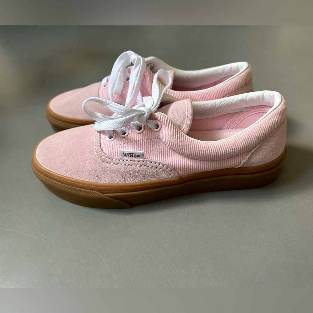 Women’s VANS size 6 NWOT